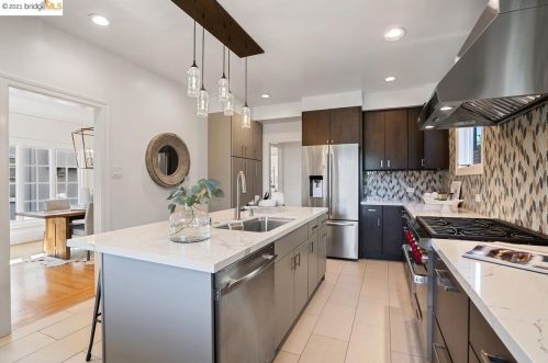 834 Calmar Ave, Oakland CA  94610-1731 exterior