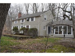 19 Lookout Dr, Bridgeport, CT 06612-2219