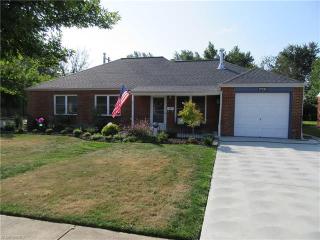 27330 Beech Dr, Cleveland OH  44132-2102 exterior