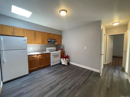 1217 223rd St, Bronx, NY 10466-5848