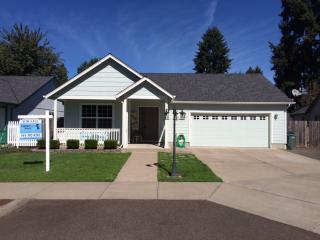 3853 Jason St, Eugene, OR 97404-1325