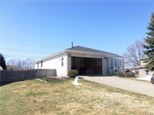 3414 Dolphin Dr, Buffalo, NY 14219-2256