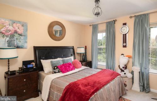 59 Greenbrook Dr, Columbus NJ  08022-2323 exterior