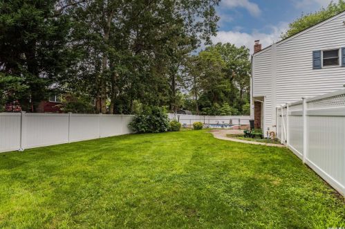 292 Parkside Ave, Miller Place NY  11764-3521 exterior