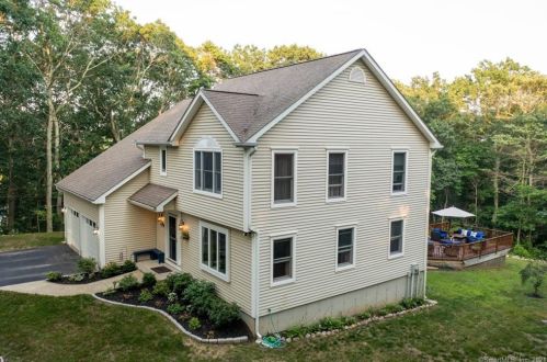 69 Fog Plain Rd, Waterford, CT 06385-1705