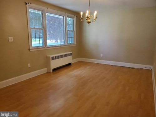 437 Eastburn Rd, Norristown PA  19406-2044 exterior