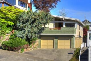 2426 Boston St, Seattle WA  98199-3504 exterior