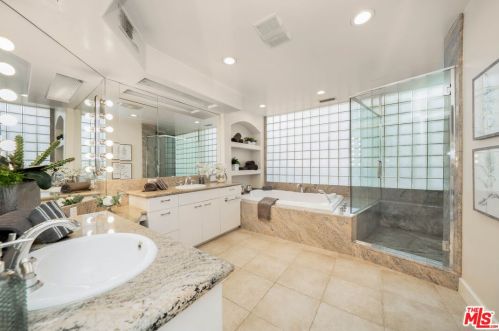22733 De Kalb Dr, Calabasas CA  91302-4805 exterior