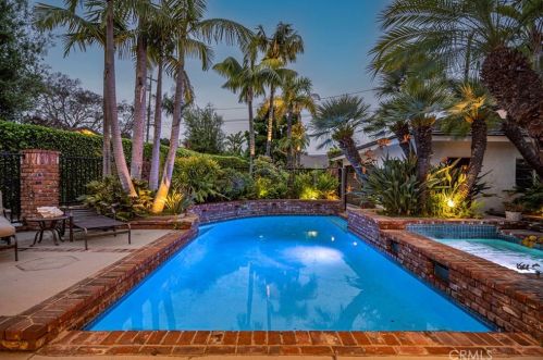 5560 Lonna Linda Dr, Long Beach, CA 90815-4426