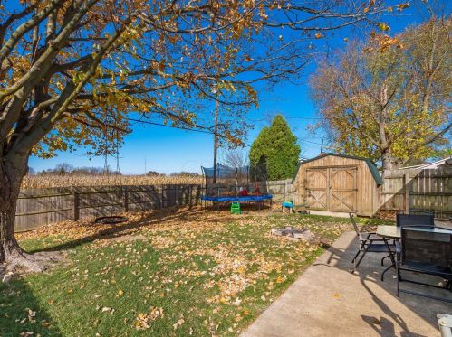 312 Madison Dr, West Jefferson OH  43162-1302 exterior