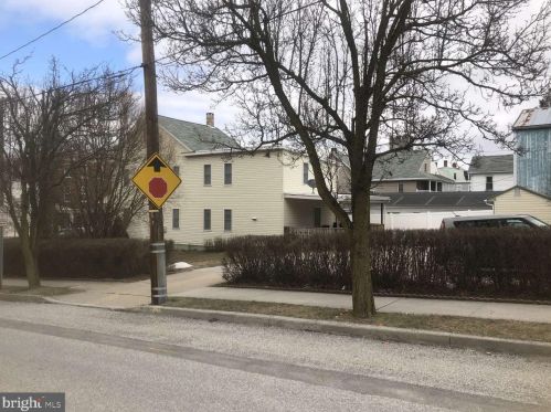 84 1st Ave, Red Lion, PA 17356-1704