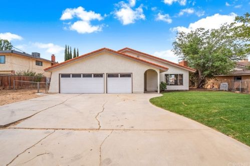 4749 Avenue, Lancaster, CA 93536-2463