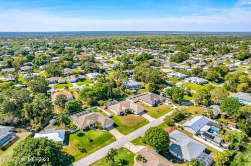 1026 Blossom Dr, Sebastian FL  32958-5110 exterior