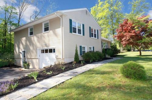 373 Reeds Gap Rd, Northford, CT 06472-1106