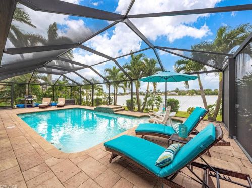 18013 Royal Tree Pkwy, Naples FL  34114-8941 exterior