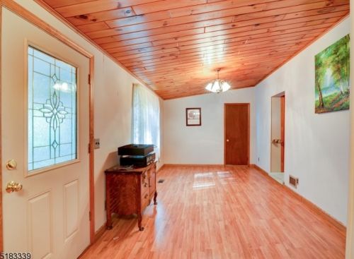 40 Lake Pochung Rd, Wantage NJ  07461-4126 exterior