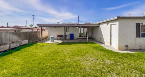 2527 Calle Gaviota, San Diego CA 92139-3105 exterior