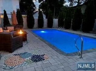 186 Monroe Ave, River Edge, NJ 07661-2113