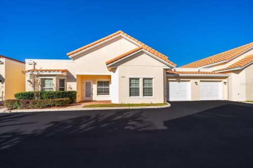 1091 David Walker Dr, Tavares, FL 32778-5736