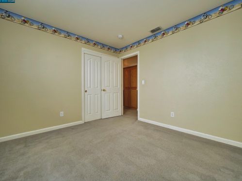 1062 Schadeck St, Manteca CA  95336-5956 exterior