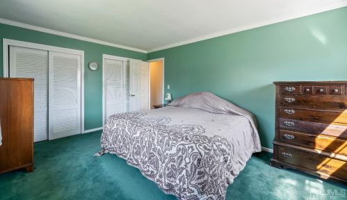 2 Perry Rd, East Brunswick NJ  08816-1324 exterior