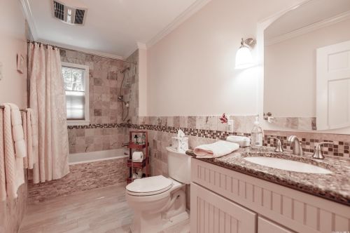 22 Little Harbor Rd, Mount Sinai NY  11766-1208 exterior