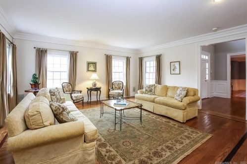 882 Silvermine Rd, New Canaan CT  06840-4332 exterior