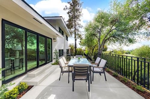 635 Oak Crest Dr, Sierra Madre CA  91024-1130 exterior