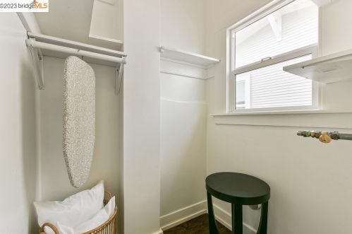 383 44th St, Oakland CA  94609-2224 exterior