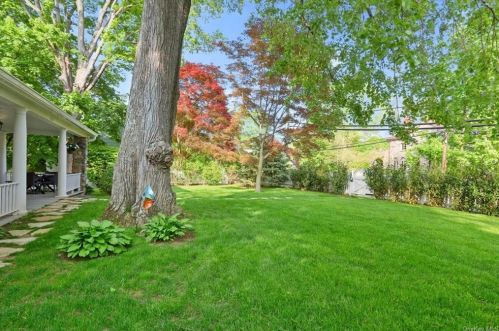 579 Bedford Rd, Pleasantville NY  10570-3348 exterior