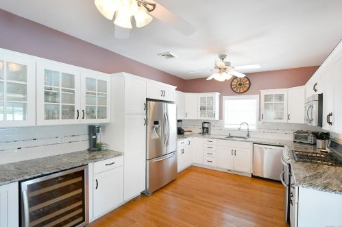 48 Lake St, North Lindenhurst NY  11757-5815 exterior