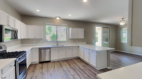 2933 Palm Beach Dr, Chandler, AZ 85249-5052