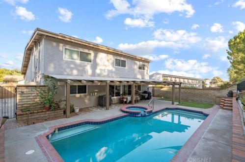 27025 Las Mananitas Dr, Santa Clarita CA  91354-2205 exterior