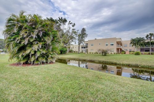 814 Normandy Q, Delray Beach FL  33484-7932 exterior