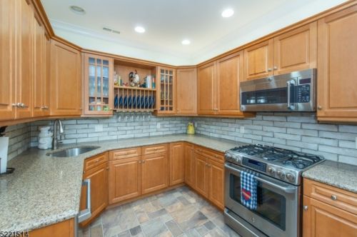 45 Windsor Dr, Lincoln Park NJ  07035-1700 exterior