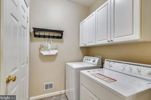 527 Rugby Ct, Purcellville VA  20132-3415 exterior