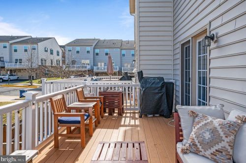 7009 Darbey Knoll Dr, Gainesville VA  20155-3634 exterior