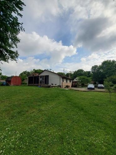 121 Narrows Rd, South Connellsville PA  15425-6145 exterior