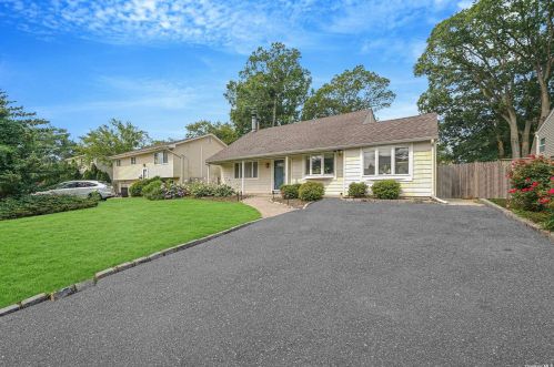 21 Burns Ave, Huntington Station, NY 11747-1705