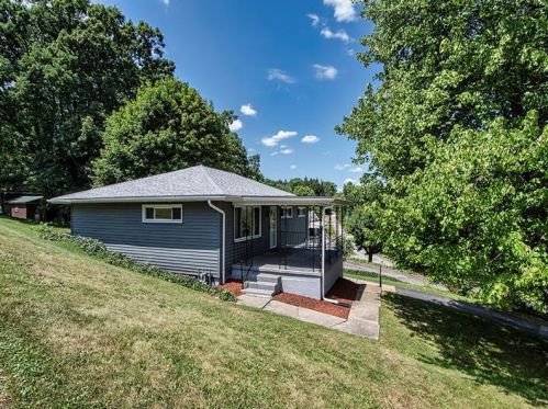 3715 6th Ave, Beaver Falls, PA 15010-1918