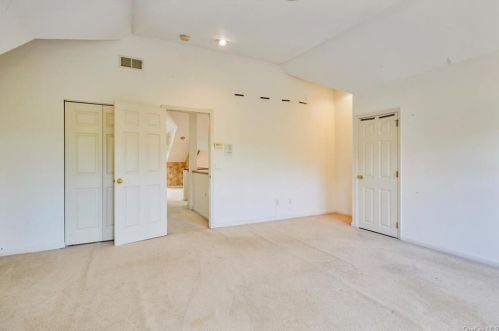 7 High Ridge Rd, Crotonville NY  10562-1970 exterior