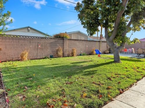 6654 San Homero Way, Buena Park CA  90620-3716 exterior