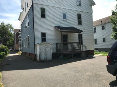 31 Lyons St, New Britain, CT 06052-1726