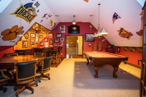 2 Deepwood Dr, Norwich CT  06360-1608 exterior