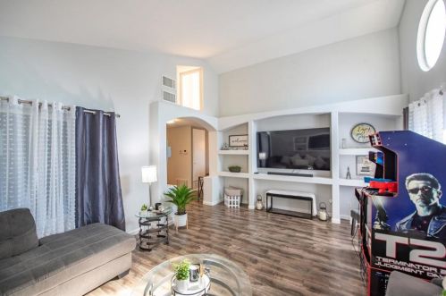 1031 Gale St, Escondido CA  92027-1230 exterior