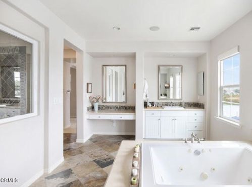 1531 Viewpoint Dr, Oxnard CA  93035-2157 exterior