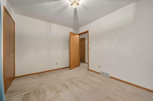 2375 Chickasaw Dr, London OH  43140-9014 exterior