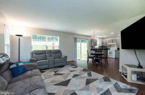 422 8th Ave, Parkesburg PA  19365-1360 exterior