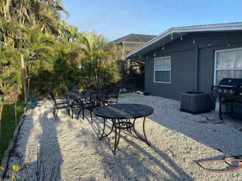 791 110th Ave, Naples FL  34108-1819 exterior