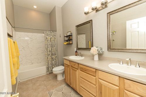 628 Stottler Dr, Gilbert AZ 85296-8387 exterior